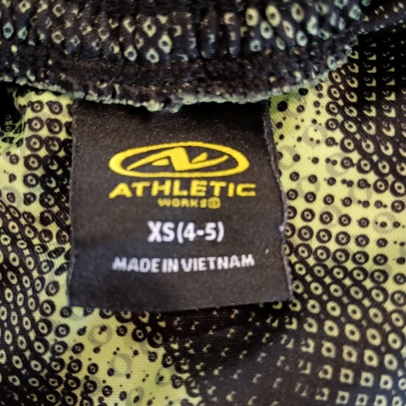 Althetic Green Soccer Basketball Gym Shorts Boys Youth XS (4-5) Stretchy EUC - Picture 4 of 5